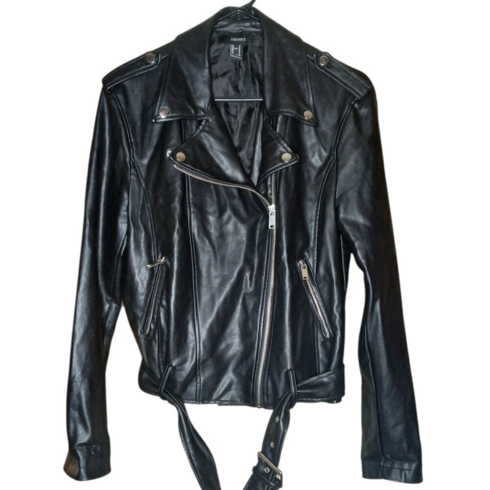 Forever‎ 21 Faux Leather Motorcycle Jacket Womens Size Medium Black with Belt